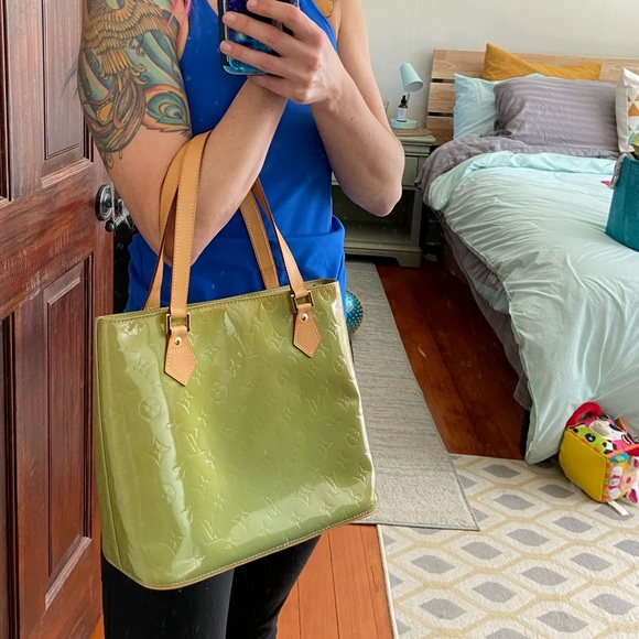 Louis Vuitton Handbags - Sold on IG MovedByMaven